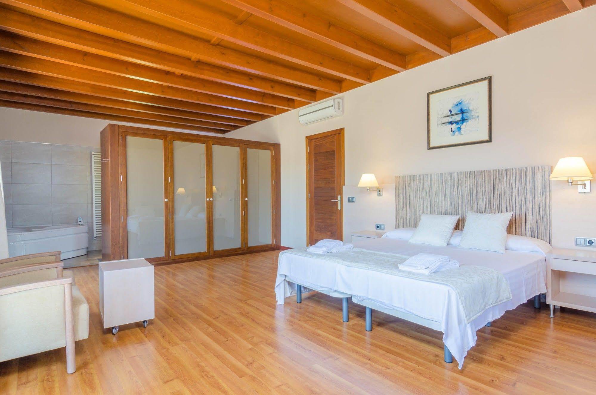 Short De Conies 2 Villa
